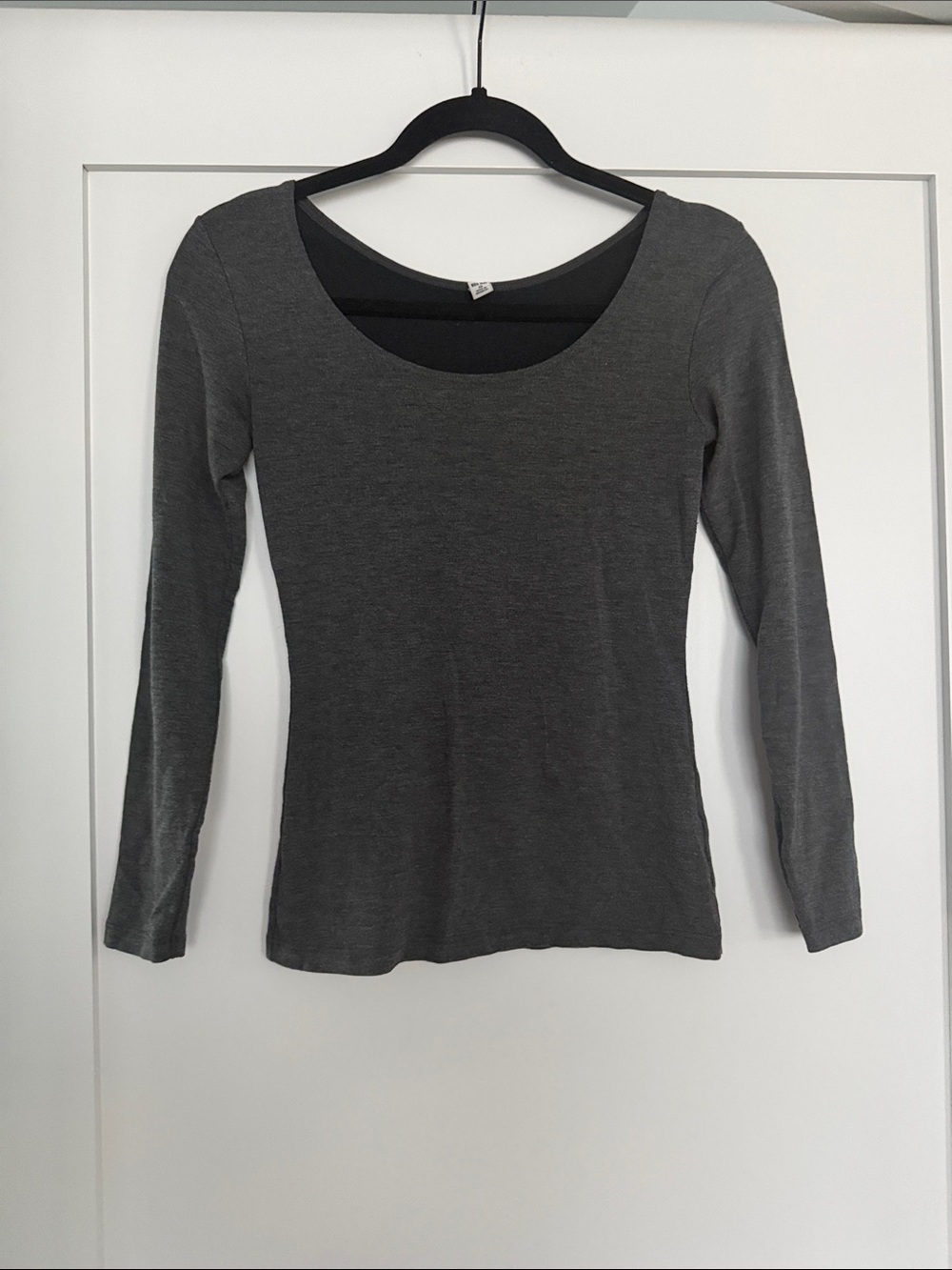 Uniqlo Scoop Neck Long-Sleeve Tee - Charcoal Gray